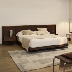 Kave Home Bedden & Boxsprings|Bed Norlen Incl. hoofdbord met LED-verlichting en 2 nachtkastjes, Walnootfineer