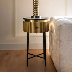 Richmond Interiors Nachtkastjes|Nachtkastjes|Bijzettafel/Nachtkastje Ironville Marmer en Brass, 40cm Goud