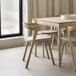 Ethnicraft Eetkamerstoelen Zonder Armleuning|Eetkamerstoel Bok Gevernist Eikenhout en Stof