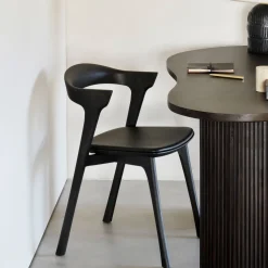 Ethnicraft Eetkamerstoelen Met Leer Of Kunstleer|Eetkamerstoelen Zonder Armleuning|Eetkamerstoel Bok Gevernist Eikenhout en Leder