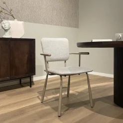 Brix Beige Eetkamerstoelen|Eetkamerstoelen Met Armleuning|Eetkamerstoel Finn kleur Beige