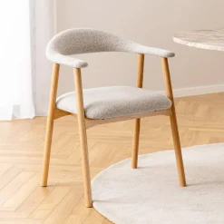 Bendt Eetkamerstoelen Bouclé / Teddy|Eetkamerstoelen Met Armleuning|Eetkamerstoel Gerado Eikenhout en bouclé