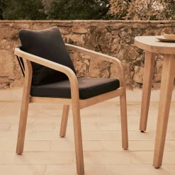 Kave Home Terrasstoelen|Eetkamerstoelen Met Armleuning|Eetkamerstoel Malaret Eucalyptushout en gevlochten touw
