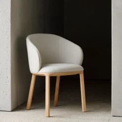 Ethnicraft Eetkamerstoelen Met Armleuning|Eetkamerstoel Unda Eikenhout en stof