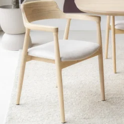 Eleonora Beige Eetkamerstoelen|Eetkamerstoelen Met Armleuning|Eetkamerstoel Yorick Essenhout en stof