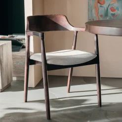 Eleonora Beige Eetkamerstoelen|Eetkamerstoelen Met Armleuning|Eetkamerstoel Yorick Essenhout en stof