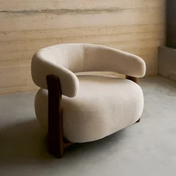 Kave Home Fauteuil Stof / Textiel|Fauteuil Granite Chenille en noten essenhout