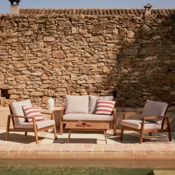 Kave Home Loungesets|Loungeset Frares Acaciahout, Met 2-zits Bank, 2 fauteuils en salontafel Beige