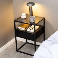 Bendt Nachtkastjes|Nachtkastjes|Nachtkastje Maikel zwart metaal met glazen blad en lade