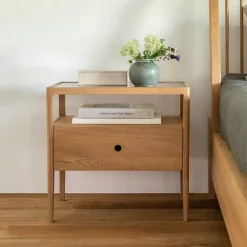 Ethnicraft Nachtkastjes|Nachtkastjes|Nachtkastje Spindle Hout en glas, Met 1 lade