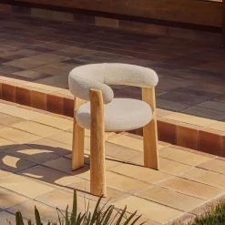 Kave Home Terrasstoelen|Outdoor Eetkamerstoel Granite Chenille en teakhout, kleur Beige