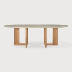 Ethnicraft Eettafels Voor In Je Tuin|Ovale Tuintafel Trestle Beton en teakhout, 240 x 110cm