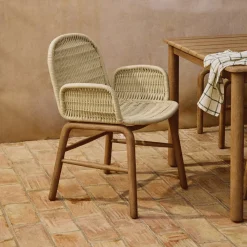 Kave Home Terrasstoelen|Tuinstoel Alipa Met armleuning, Acaciahout en touw