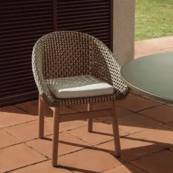 Kave Home Terrasstoelen|Tuinstoel Olbia Rattan en teakhout, kleur Groen