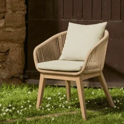 Kave Home Terrasstoelen|Tuinstoel Portalo Acaciahout en gevlochten touw