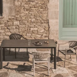 Kave Home Eettafels Voor In Je Tuin|Tuintafel Anafi Gesinterde steen, kleur Donkergrijs