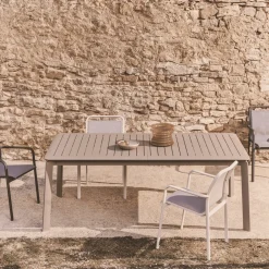 Kave Home Eettafels Voor In Je Tuin|Uitschuifbare Tuintafel Izola kleur Taupe