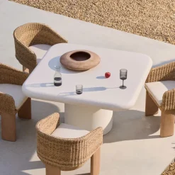 Kave Home Eettafels Voor In Je Tuin|Vierkante Eettafel Addaia Cement, 135 x 135cm Wit