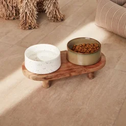 Kave Home Huisdieraccessoires|Voerbak Dumbi Set van 2 stuks, Keramiek, Met houten standaard Naturel
