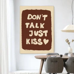 Urban Cotton Wandkleden|Wandkleed Just Kiss in maat en frame naar keuze